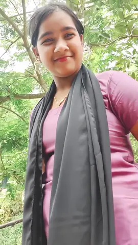 ki shundr sobuj tar mode sada tui ki kalar 😂#foryoupage #foryou #samia #vairal 
