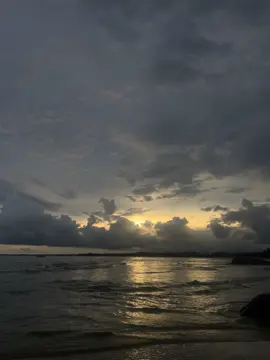 ở bên anh chỉ có đớn đau