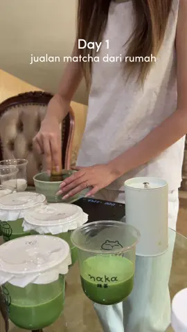 day 1 jualan matcha dari rumah 🫶 - sebenernya yg di video day 1 tapiii uploadnya baru skrg gais habis sls bulk orders lg hr ini 🙂‍↔️🙂‍↔️ #homecafe #matcha #homemadematcha #matchahomecafe #marukyukoyamaen