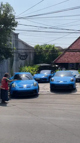 Surabaya pagi ini #bluedoorssurabaya #surabaya #indonesia #porsche #cars 
