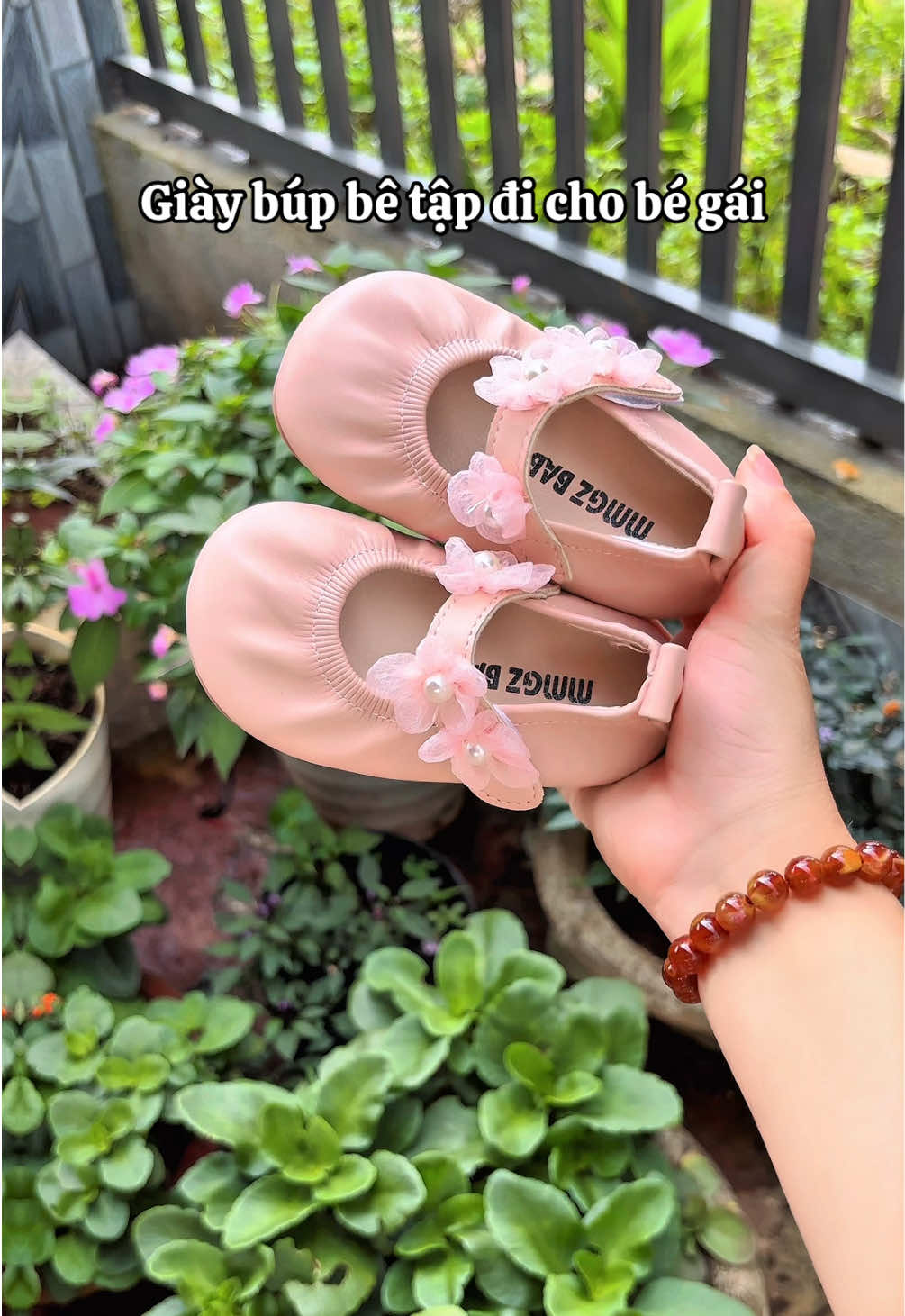 Giày búp bê tập đi cho bé gái mềm. #giaytreem #lonashop #giaytapdichobe 