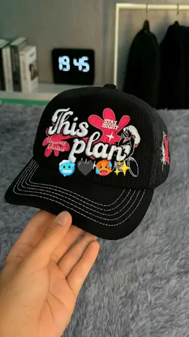 Topi Jaring Corduroy Trucker cakep banget cuyyy🤩 langsung aja cek keranjang kuning 👆🏻🔥‼️#topi #topicorduroy #topijaring #trucker #fypage 