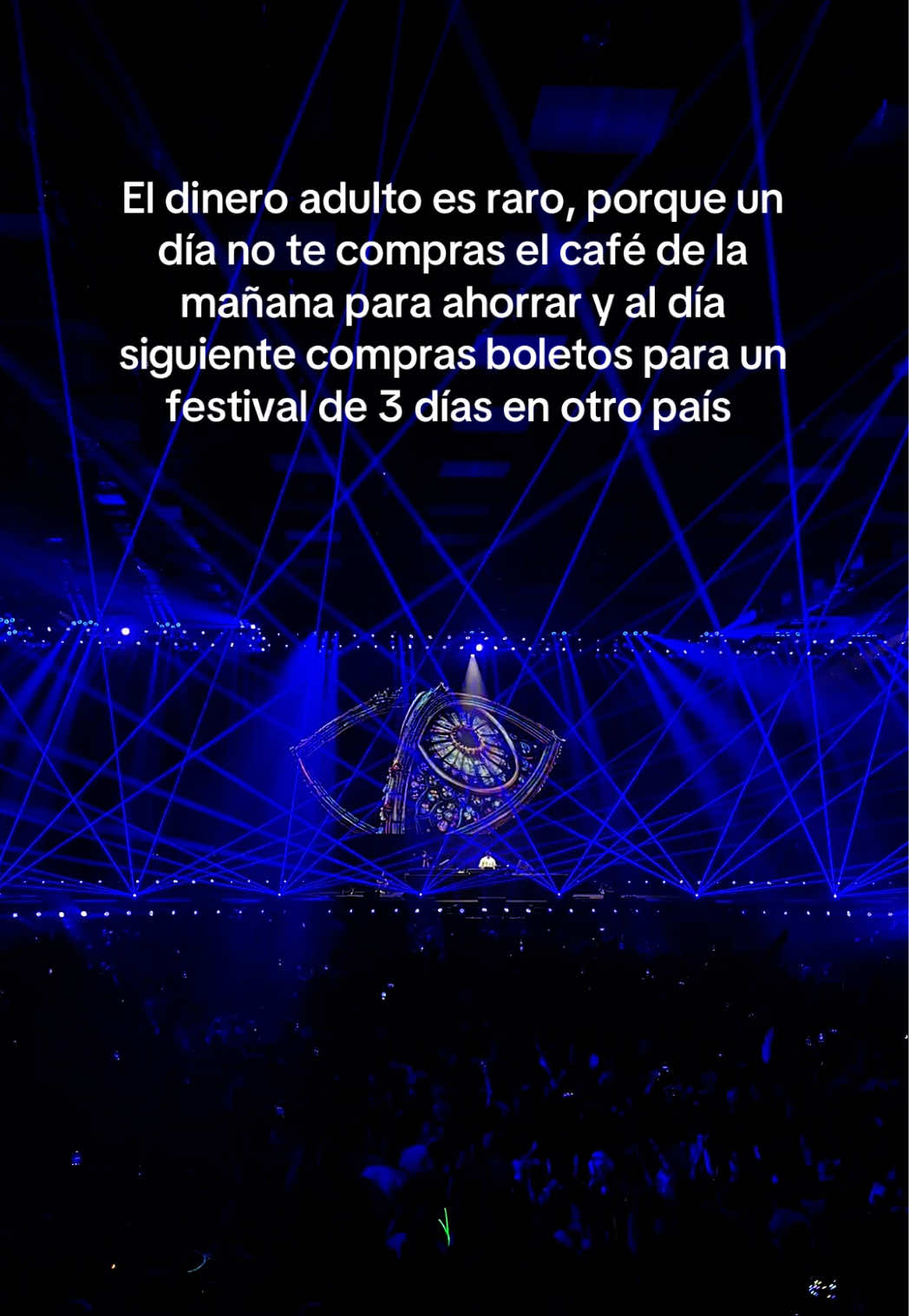 Unas por otras 🤷🏻‍♀️ #musicfestival #raveculture #electronicmusic #lasers #tomorrowland 