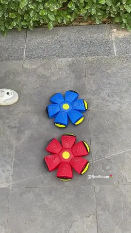 Magic flying saucer ball with led light! Perfect gift for kids 🛸😍🛒 #toysforkids #magicflyingball #flyingsaucer #giftideas #fyp 