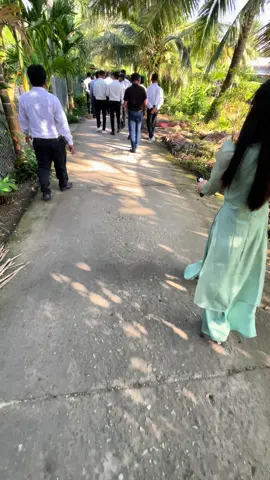 👰🏻‍♀️🤵🏻