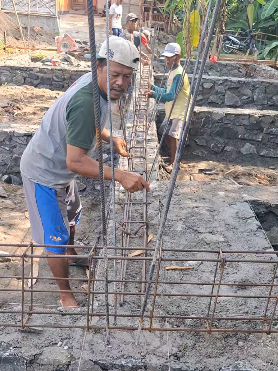 pasang pembesian sloof 