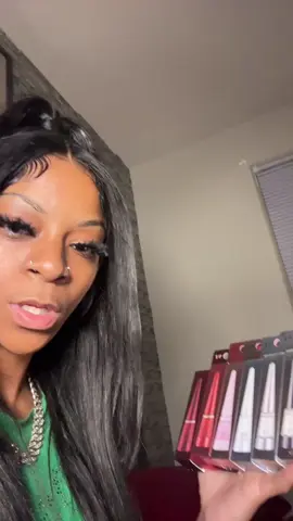 Lip plumper 😅 #viral #lipplumpergloss #lipgloss #makeuptutorial #fyp 