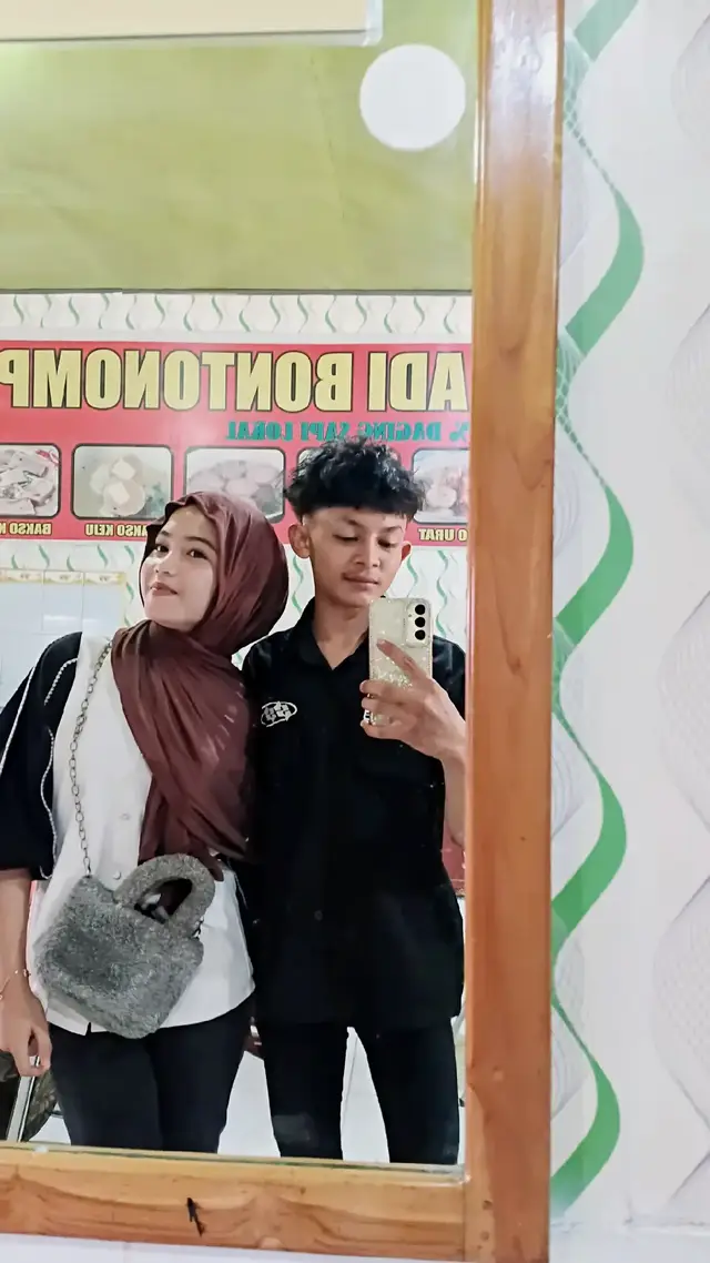 banyak cobaan yg akan kita lewati di depan sana, jadi harus tetap bersama ya, walaupun berantemnya 7x 1 Minggu .... #lewatberanda#bucin#reelviral#tiktokfyp#disupportya