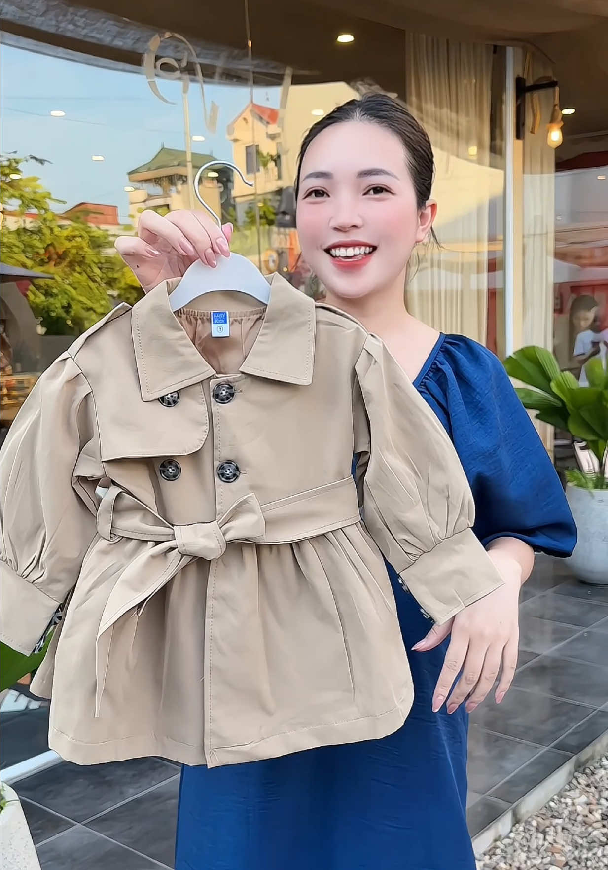 Áo khoác mangto cho bé gái #meminmax95 #quanaotreem #aokhoacbegai #aomangtobegai 