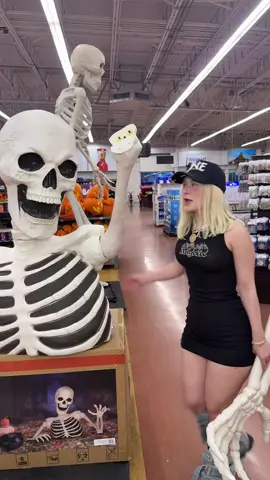 Ahorita me corren del Walmart también 😆