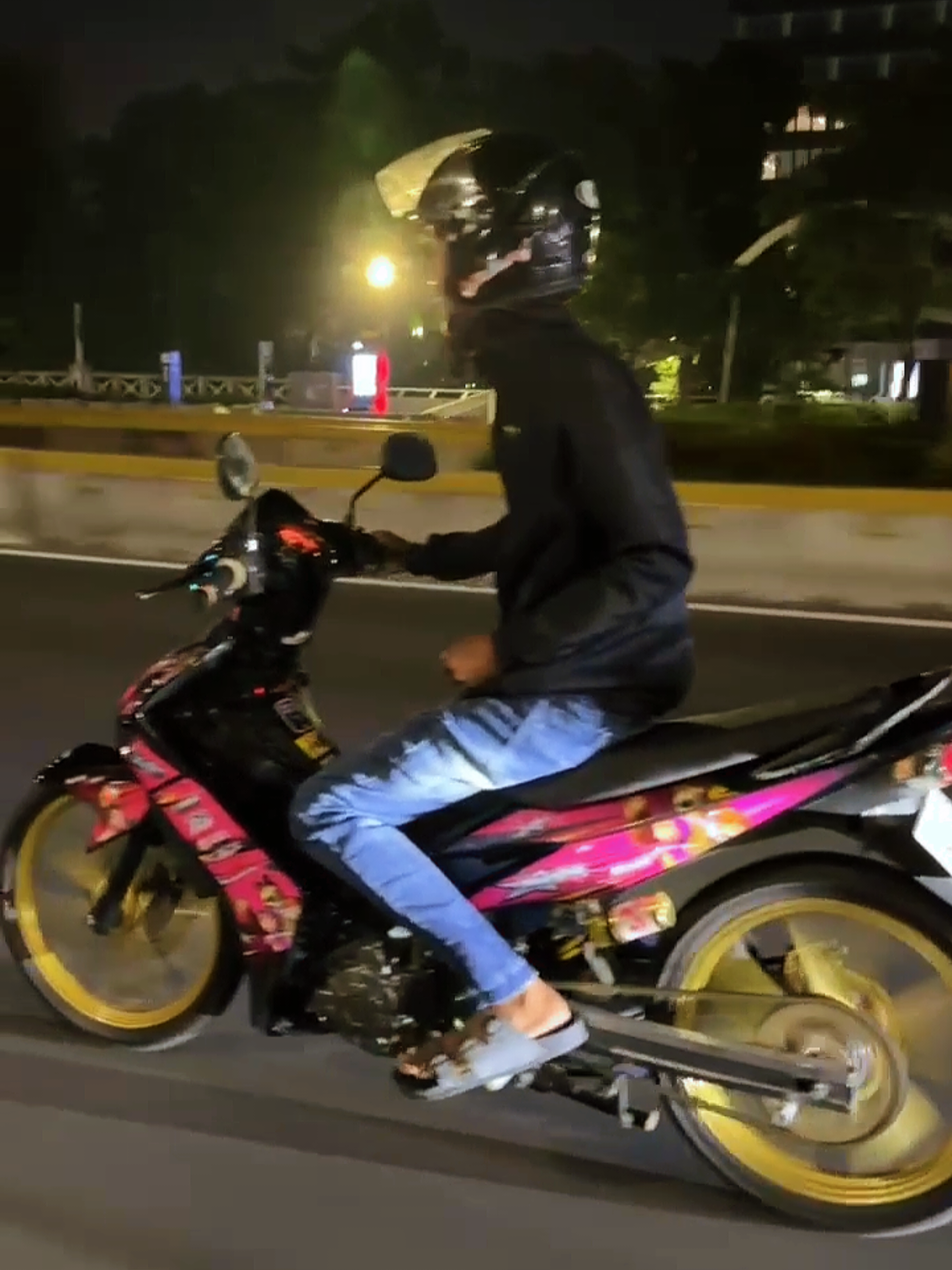 jauh pakai helem😂 #mxmarsha 