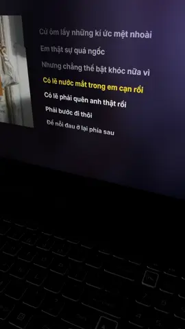 Có lẽ nước mắt trong em cạn rồi… #24h#lyly#nhachaymoingay#lyrics#chamvaotim 