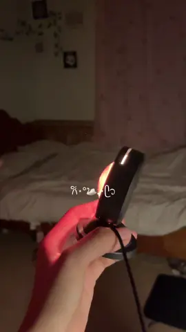 Có cái đèn này là ko mún bước chân ra khỏi phòng lun â 