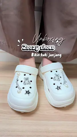 Happy banget punya koleksi sandal yang bikin kaki jenjang & nyaman dipakai dari @Zoozy Indonesia Official 😍 #zoozysandal #sandaltinggi #rekomendasisandal #sandalcewek 