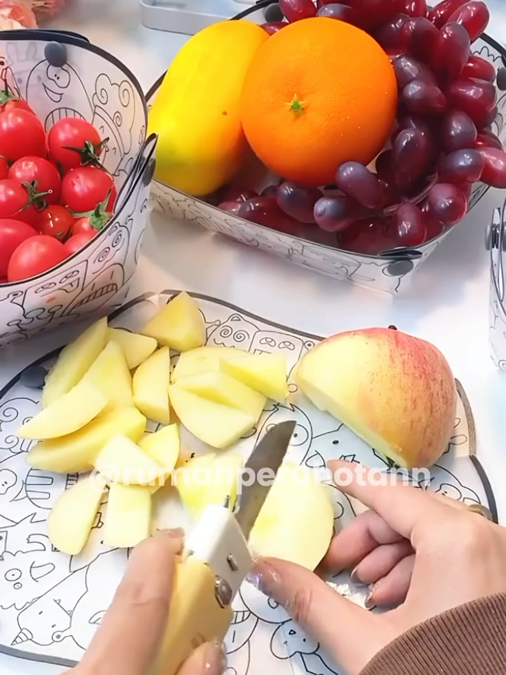 Peralatan makan piring, mangkok, cangkir lipat berbahan plastik tahan suhu panas #peralatanmakan #piring #mangkuklipat #mangkukplastik #cangkirlipat 