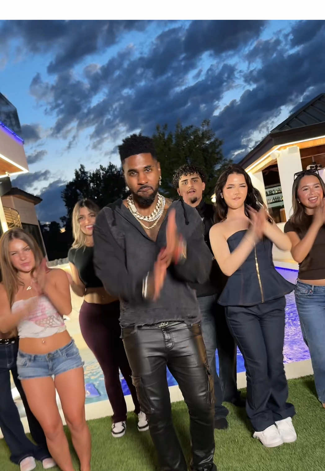 Release day ting! #whohurtyou @nevaaadaa @🎀Piper Rockelle🎀 @Chiara Calisto @𝐬𝐚𝐦𝐫𝐨 @💋Jos💋 @Alina Rose 