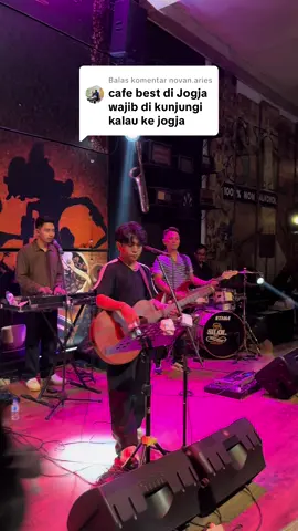 Membalas @novan.aries  Live musik se seru ini cuma di silol kopi🤩✨✨ Yuk kita nyanyi bareng di silol kopi🤩 #livemusic #livemusik #cafe #cafejogja #jogja #jogja24jam #kulinerjogja #konsermusik 