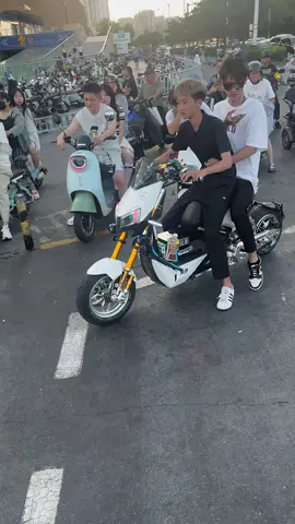 Ngang idol nổi tiếng😂#xh #xedo #trungquoc 