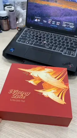 Đây là cái bánh mà bạn siuuuu ấn tượng của khách tặng. Chiếc bánh nồng nàn iu nước.🇻🇳 #huynhphuong 