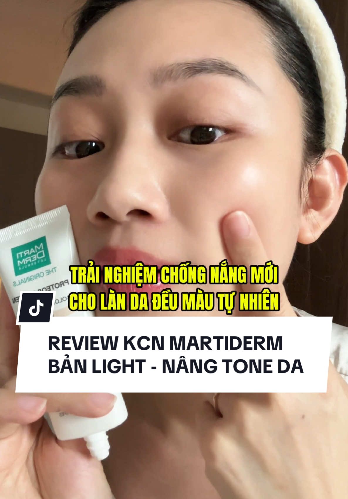 Kem chống nắng hệ phú bà cũng là kem chống nắng đầu tiên mình chọn dùng khi bắt đầu sử dụng retinol mấy năm trước. Sau nhiều năm hãng ra bản light nâng tone mịn đẹppppp ưng! #chamdavuive #martidermvietnam #kemchongnang #martidermlight #proteosscreenSPF50