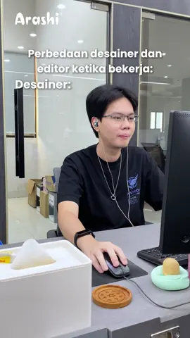 Desainer kerja sambil dengerin lagu, editor dengerin lagu sampe gila. #budakcorporate #corporate #corporatehumor #corporatetiktok #corporatelife