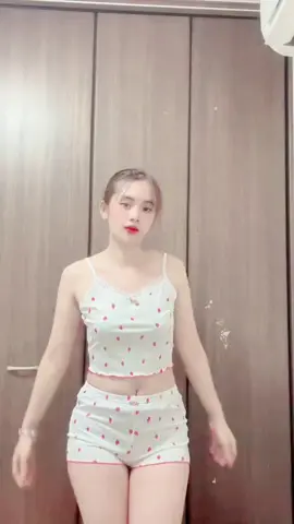 #ကလေးသေးလာသွန်တဲ့🤣🤣 #မမကိုချစ်ရင်cmရေးခဲ့ကွာ🤗😍 #မြင်ပါများပီးချစ်ကျွမ်းဝင်အောင်လို့🤒🖤 #tittokmyanmar 