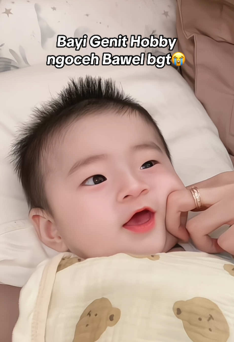 Baby jacob Lagi video call an Cerewet bgt 😭😩  #babyjacob #babyboy #bayingoceh #bayilucu #bayitiktok #linyi #linyi林一 #babylinyi #bayigemes #bayigemestiktok #bayilucugemes #bayiketawa #bayi6bulan #pejuanggarisdua #cutebaby #handsomeboy #bayiganteng #fyp #fyppppppppppppppppppppppp 