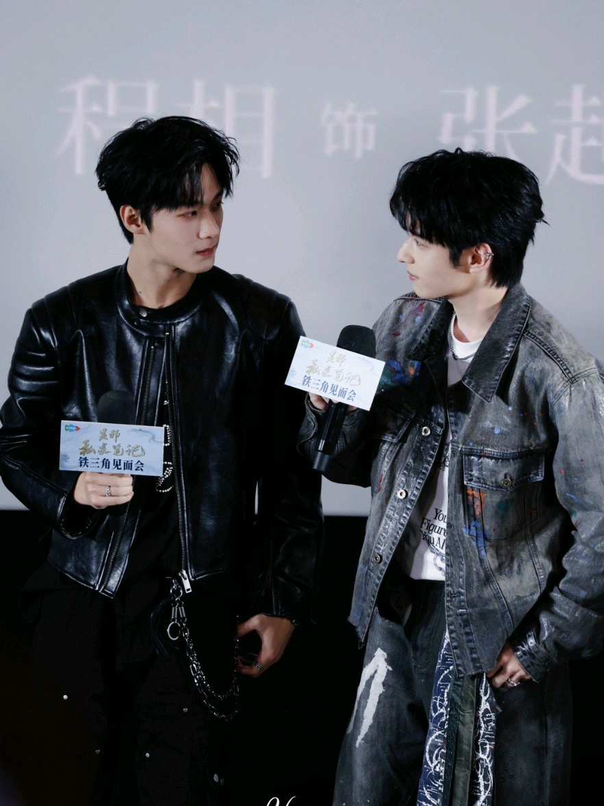 ảnh thực sự đi mượn khuyên vành tai của Hiên rồi sao🤭 không những thế bộ đồ hôm nay Tương mặc cũng giống giống bộ lần trước Hiên mặc #trinhtuong #tuchanhien #xuyang0407 #韦武垂阳🌻 