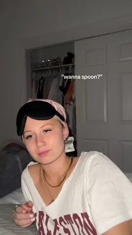 🤣🤣men secretly wanna be little spoon