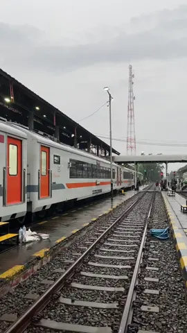 See you on the best version of us #keretaapiindonesia #kai121 #keretaapikita #wijayakusuma #railfansoftiktok 