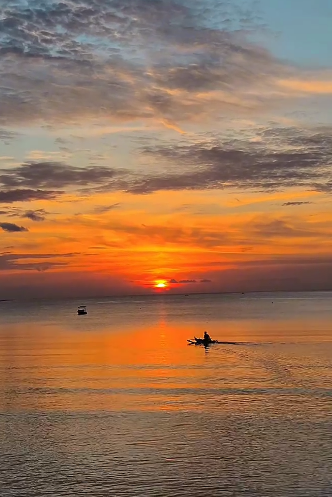 Langit Sore di Pantai Labuhan Memang gak pernah Gagal 🥰⛵#baweanisland #pantailabuhan #xybca #4upage #sunset @mediabawean 