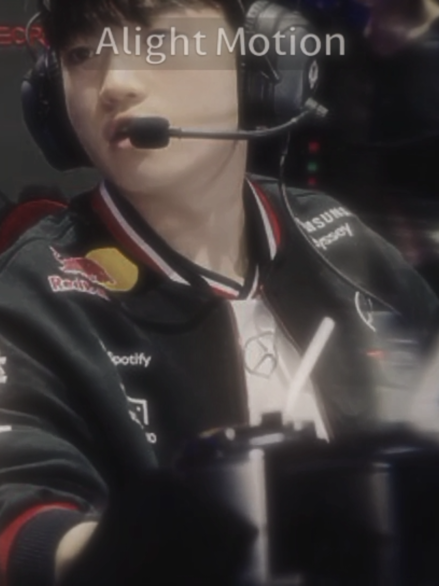 “ 夜深人静的时候，眼泪总是不请自来。 原来不是世界变了，而是我再也回不去从前。” #keria #ryuminseok #cytꨄ #minyoung #fypシ゚ 