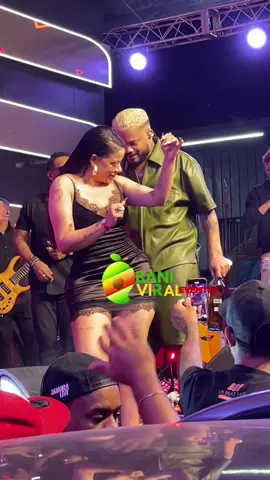 La insuperable Junto a Don Míguelo Bailando juntos en la tarima de la casa de Alofoke. ¿Qué opinas? 🔥👀  Siguenos #fyp #rd #lacasadealofoke #alofoke #lainsuperable 