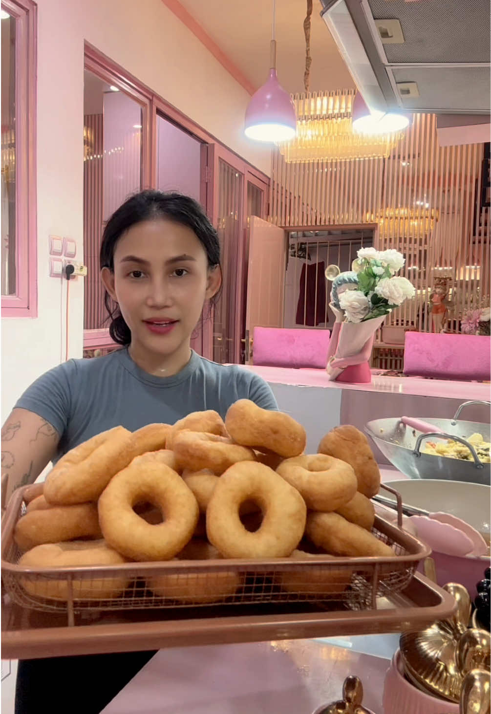 Temenin mami masak seruit lampung bikin es mangga bikin donat dan masak sayur tebu telor untuk makan siang anak2 d gudang