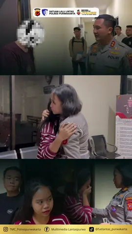 Polres Purwakarta Hadir untuk Solusi, Bukan Hanya Penindakan. Satlantas Polres Purwakarta menerima laporan melalui pesan langsung di media sosial. Dalam pesannya, remaja tersebut menceritakan bahwa ayahnya telah kecanduan judi online hingga sering bersikap kasar kepada istri dan anak-anaknya apabila tidak diberi uang untuk berjudi. Meski mengalami tekanan, remaja itu menyampaikan bahwa dirinya tidak menginginkan ayahnya diproses hukum lebih jauh. Ia hanya berharap ada tindakan yang dapat memberi efek jera agar sang ayah berhenti dari kebiasaan buruk tersebut. Kapolres Purwakarta, AKBP I Dewa Putu Gede Anom Danujaya, S.H., S.I.K., M.H. yang menerima informasi itu langsung memberikan perhatian serius.  Didampingi Kasat Lantas AKP Muthia Khansa Nurwijaya, S.Tr.K., S.I.K., M.H dan Kasat Reskrim, Kapolres menemui keluarga tersebut untuk berdialog sekaligus mencari solusi. Dalam pertemuan itu, terungkap fakta lain yang cukup memprihatinkan remaja tersebut ternyata telah putus sekolah akibat kondisi ekonomi keluarga yang terpuruk.  Mendengar hal itu, Kapolres Purwakarta menegaskan pihaknya akan berkoordinasi dengan Pemerintah Daerah dalam hal ini Dinas Pendidikan Kabupaten Purwakarta, agar yang bersangkutan dapat kembali melanjutkan pendidikan hingga memperoleh ijazah. Polres Purwakarta hadir bukan hanya untuk menegakkan hukum, tetapi juga untuk menghadirkan harapan dan solusi bagi masyarakat.  @Muthia Khansa @Humas Polda Jabar @HUMAS POLRES PURWAKARTA @RTMC Ditlantas Polda Jabar @KorlantasPolri.ntmc 