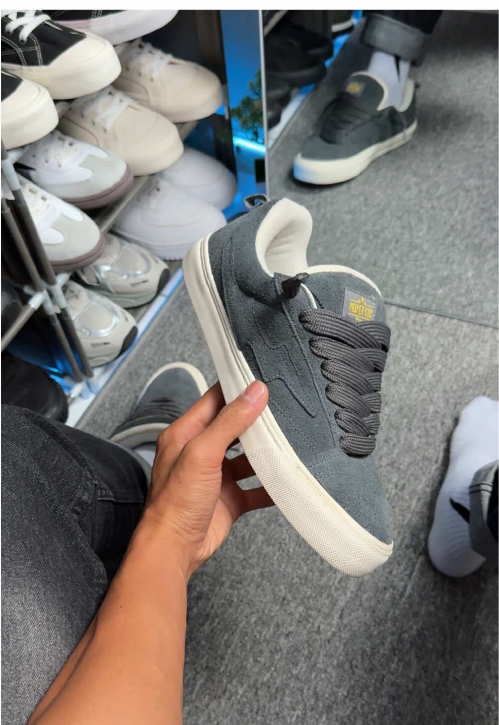 Rekomendasi sepatu gemuk keren dari brand Prayerkids  #sepatusneakers #sepatucasual #sepatupria #sepatugemuk #sepatugendut 