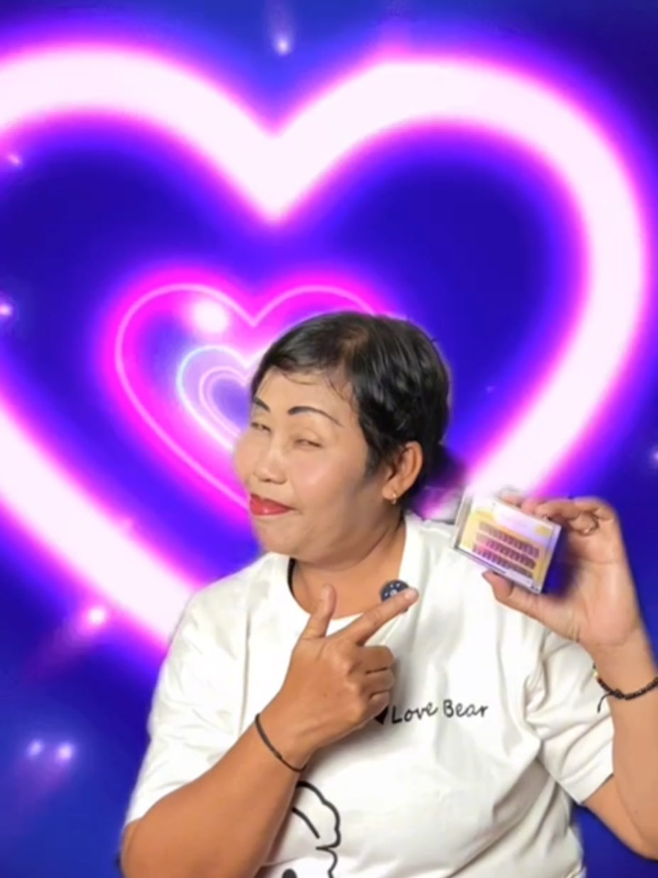 Bulu mata palsu mirip eyelash Satu kotak bulu mata palsu super hemat! Cocok untuk pemakaian harian maupun acara spesial. Bulu mata ringan, lentur, dan mudah dipasang, bikin mata terlihat lebih indah & ekspresif. #BuluMataPalsu #Eyelash #BuluMataIsi36 #MakeupWanita #BeautyHack #EyelashNatural #BuluMataMurah #MakeupKekinian #OOTDTiktok #AlatMakeup #BuluMataCantik #MakeupInspo #BuluMataHarian #BeautyTools #RiasanMata #MakeupSimple #BuluMataViral #EyelashDaily #MakeupNatural #BuluMataCewek