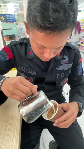 masih ada lahh sisa skill walupun ngga center🙏🏻 #baristalife 