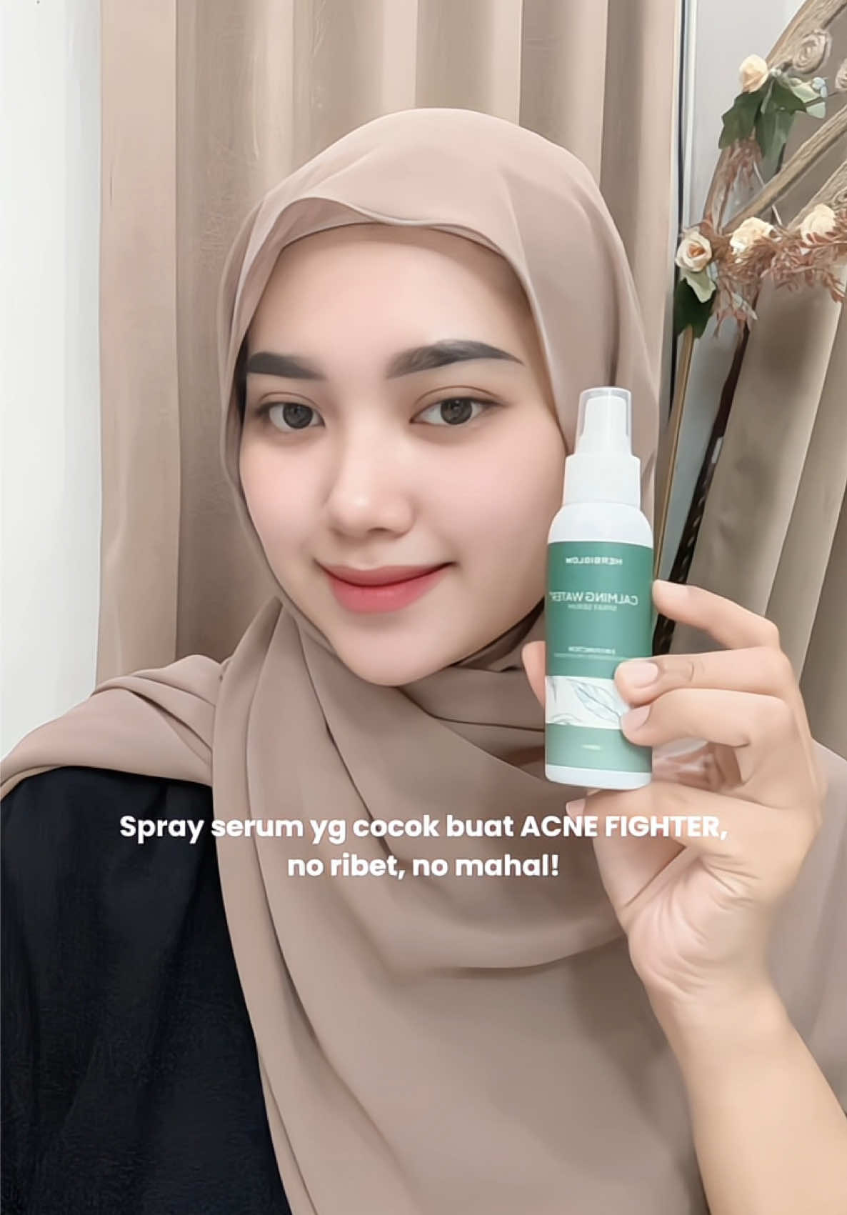 Spray serum andalan akuuu, cocok bgt di akuu buat kulitku yg gampang beruntusan ini. Thankyou @herbiglow_natural  #herbiglow #calmingwater #facemist #herbiglowfacemist #skinbarrier 