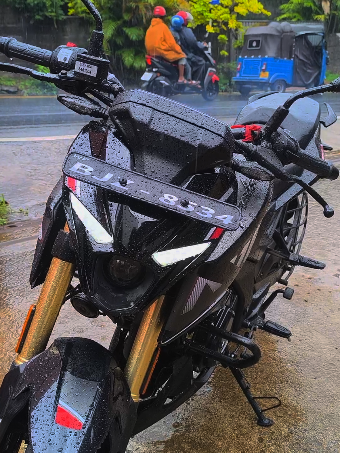 වැස්ස වැටි තෙත..තැවරෙයි කුවේණීයේ 🌧️😫❤️#foryoupage #n160premeium #foryou #viral #fyp @thiseni heshara 