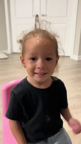 My daughter kept asking for my candy…. I warned her but she insisted #FYP #warheadscandy #sour #toddlersoftiktok #toddlers 