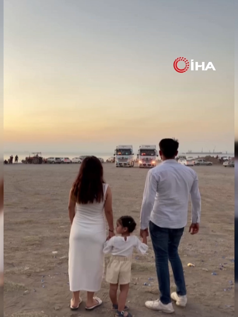 Hatay'da TIR şoförü ve eşi, evlatlarının cinsiyetini tırlarla düzenlenen partide öğrendi.