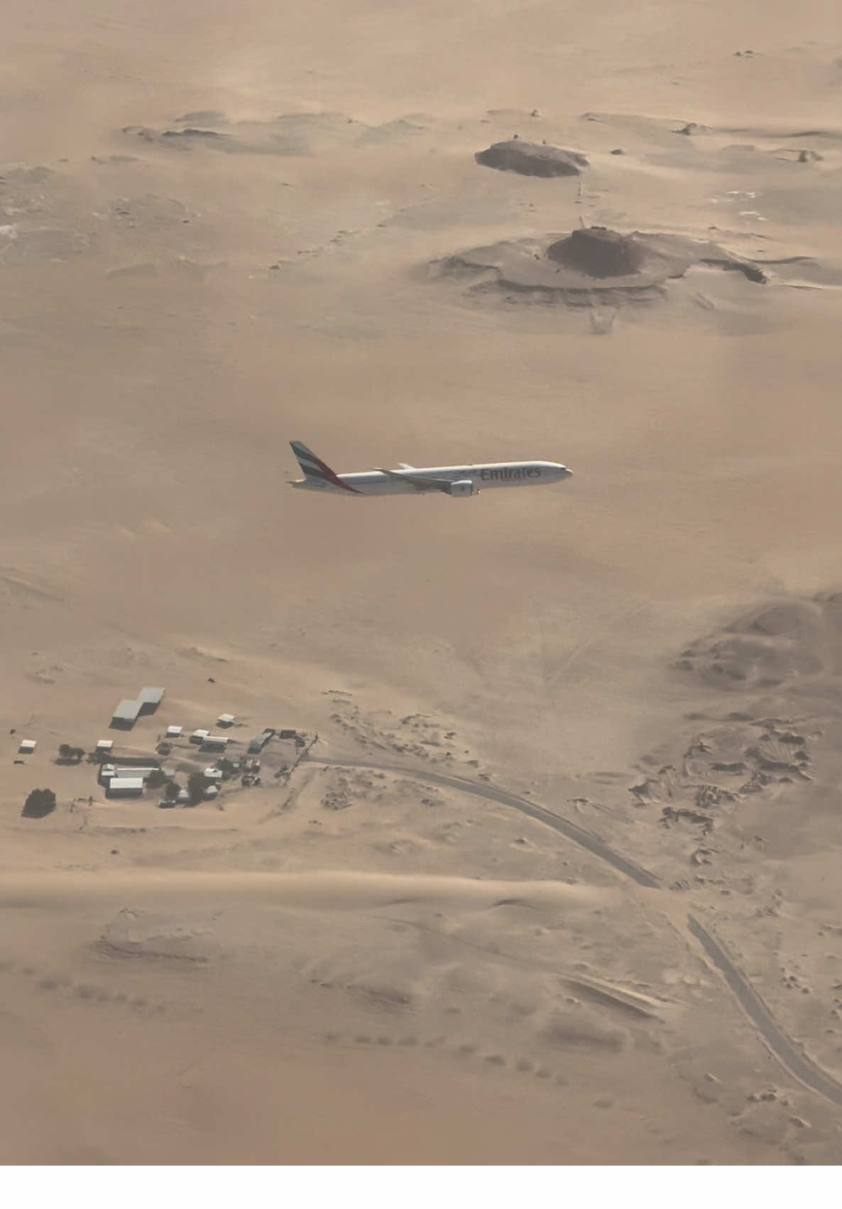 Mid Air Plane Spotting ✈️ #emirates #foryou #saudiarabia🇸🇦 #dammam #airport 