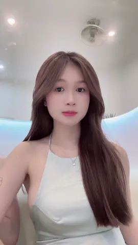 Mua được cái váy lụa xinh thì bàn là hỏng ,cay tek🙄 #tiktoklive #gáixinh #xuhuong 