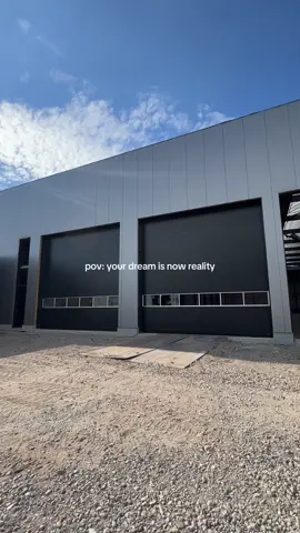 ☁️🤭🤍 #newwarehouse #tessv #workinginfashion 