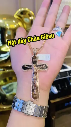 Mặt dây Chúa Giêsu vàng hồng đính kim cương thiên nhiên VVS+ tại #TamLuxury 💎💎💎  