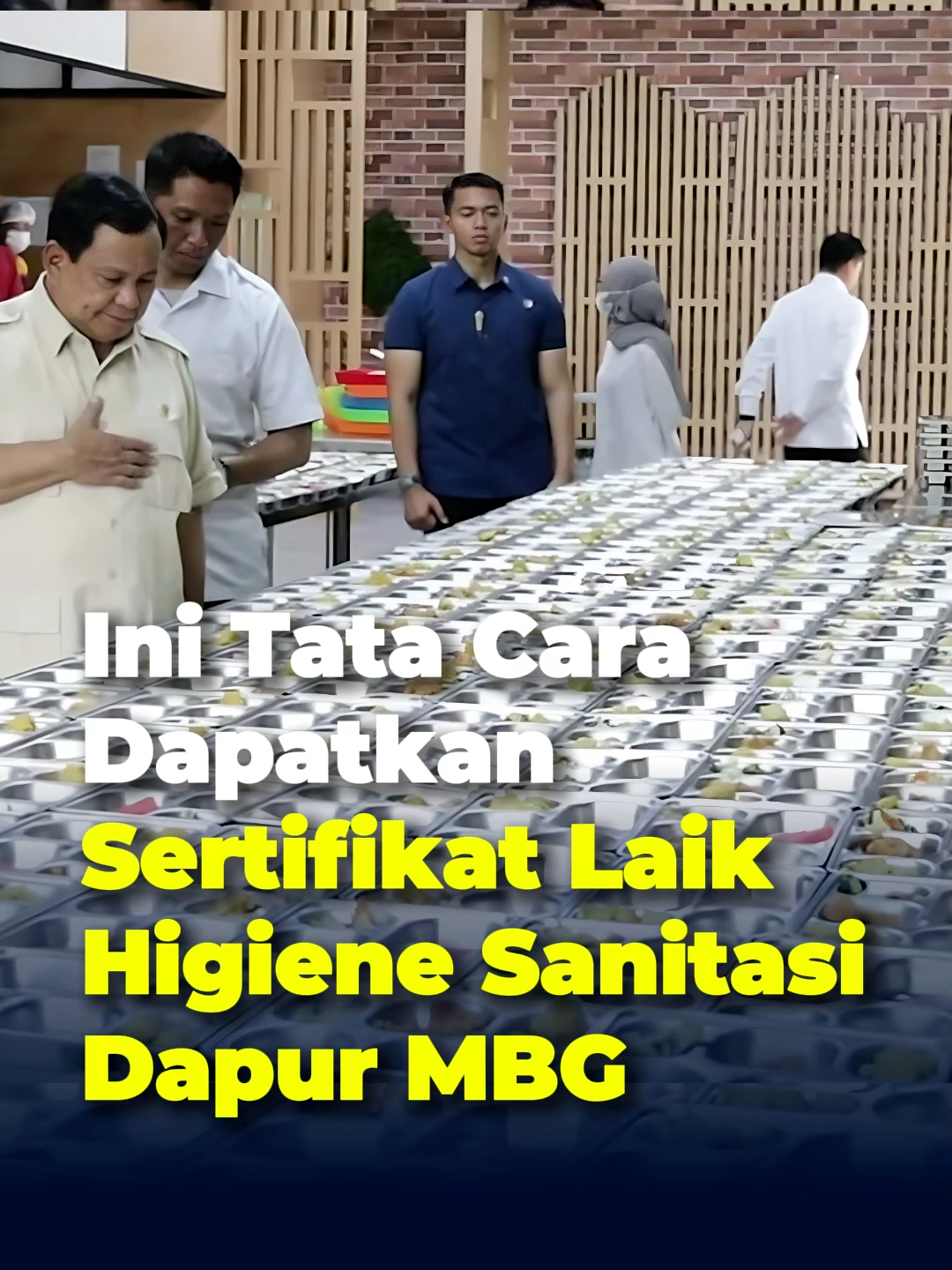 #MBG, #SertifikatLaikHigiene, #SanitasidapurMBG, #SPPG, #MenyapaNusantara Tata Cara Dapatkan Sertifikat Laik Higiene Sanitasi untuk Dapur MBG Pemerintah mulai akhir September 2025 mewajibkan Sarana Produksi dan Penyediaan Gizi (SPPG) memiliki Sertifikat Laik Higiene Sanitasi (SLHS) agar program Makan Bergizi Gratis (MBG) terjamin mutu, higienitas dan keamanannya. Untuk mendapatkan SLHS, ada beberapa langkah yang harus dipenuhi SPPG. Setelah itu juga ada beberapa penilaian yang menjadi aspek utama tim penilai. Nah, biar kamu gak bingung, berikut grafis untuk mendapatkan SLHS yang dilansir dari ANTARA Klik untuk baca: https://berita.murianews.com/murianews/450569/tata-cara-dapatkan-sertifikat-laik-higiene-sanitasi-untuk-dapur-mbg .