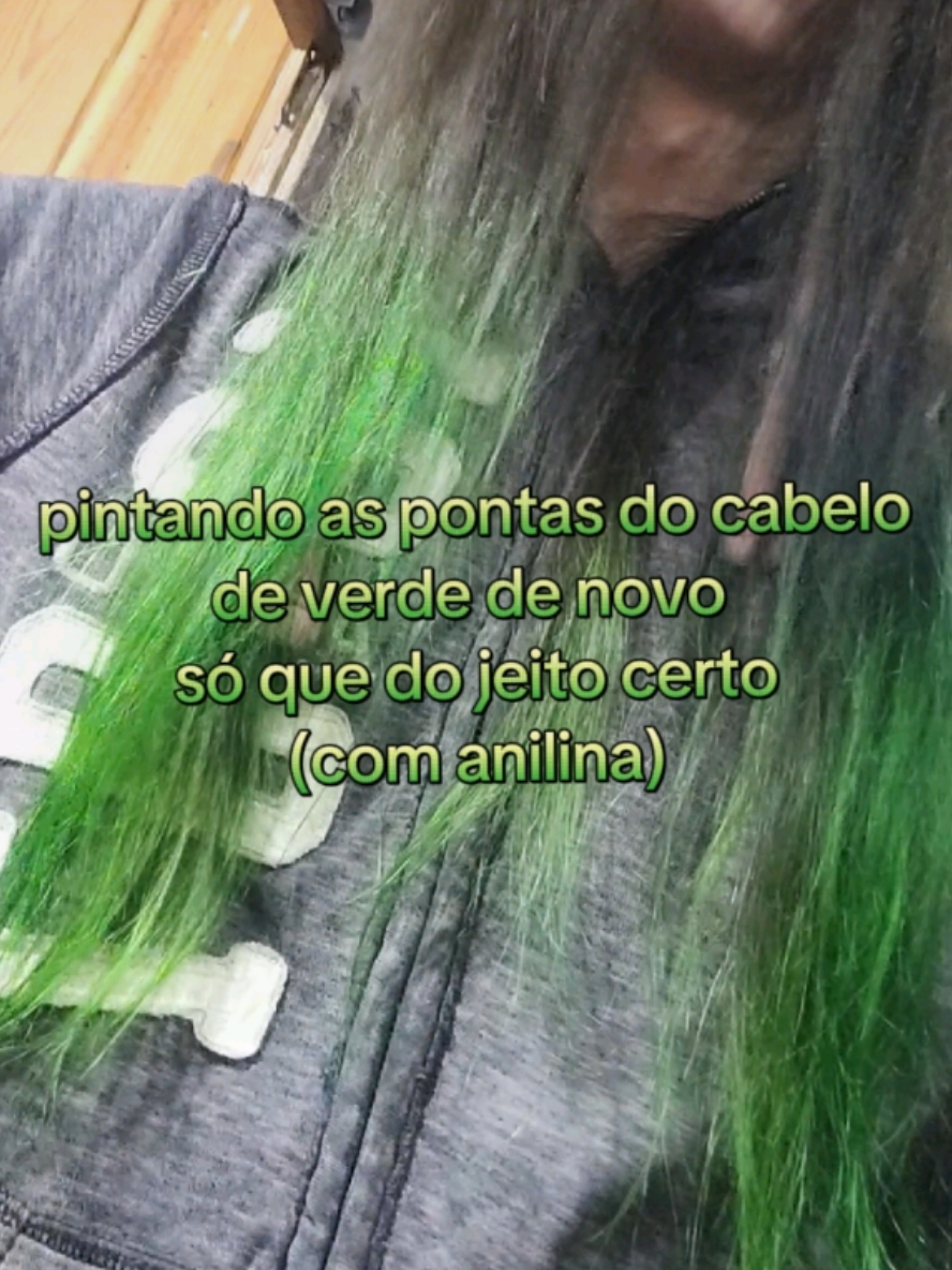 re-pintando o cabelo de verde direito! agora com anilina 😈