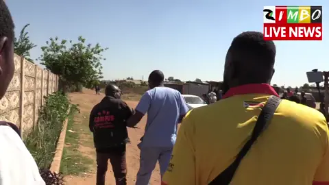 Murume wekuvhura bhuti mapurisa asati asvika akazoyendwa naye kuseri kweDurawall nehama dzevana. Vayida kuziva kuti akanga apihwa authority nemapurisa zveshuwa heree. Ngatinzweyi achitsanangura. May The Souls Of The Little Boys Rest In Everlasting Peace. 😭😭💔#zimtiktokers🇿🇼🇿🇼🇿🇼🇿🇼🇿🇼🇿🇼🇿🇼 #trendingvideo #zimtiktokers🇿🇼🇿🇼🇿🇼 #zimcelebsofficial #viralvideos 