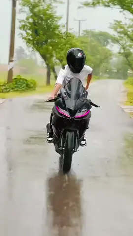 বৃষ্টির দিন বাইক চালালে অনেক ভালো লাগে, আরো বেশি ভালো লাগতো যদি একটা জিএফ থাকতো. 🥹❤️‍🩹#standwithkashmir #bangladesh🇧🇩 